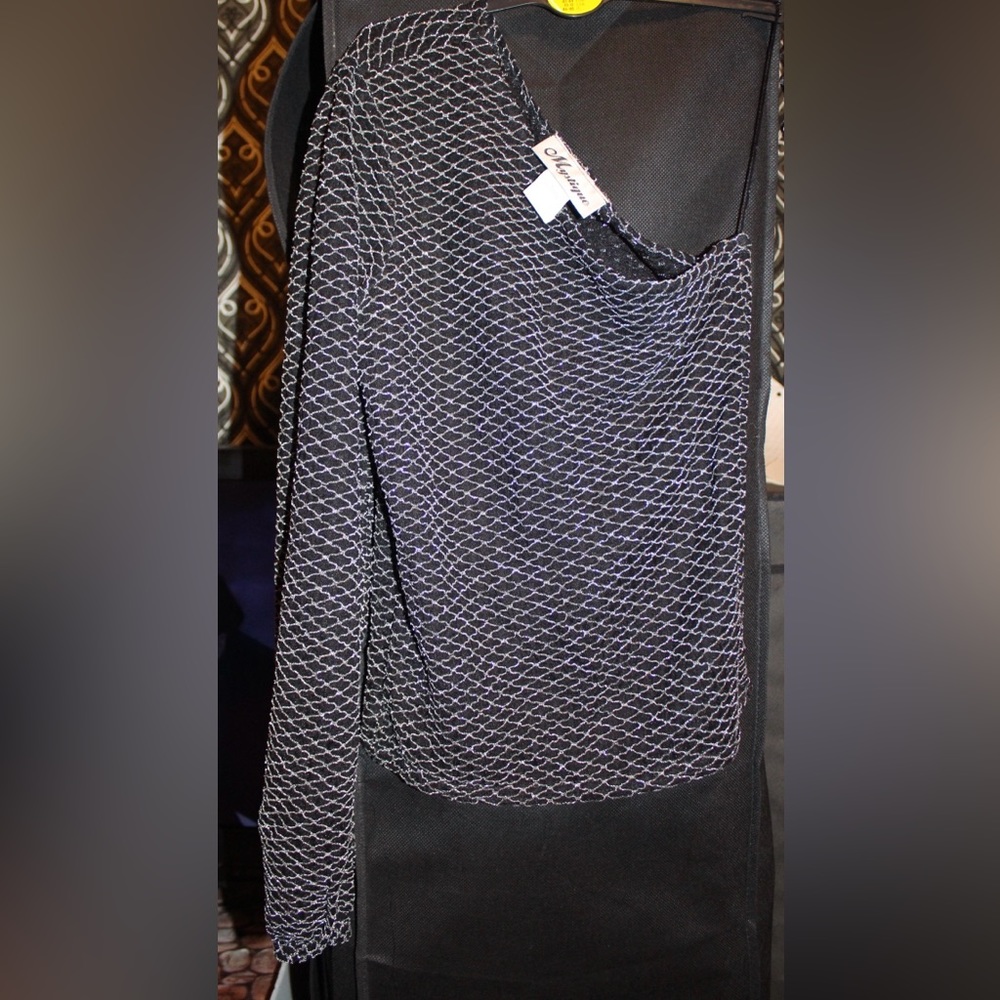 1/2 shoulder Top